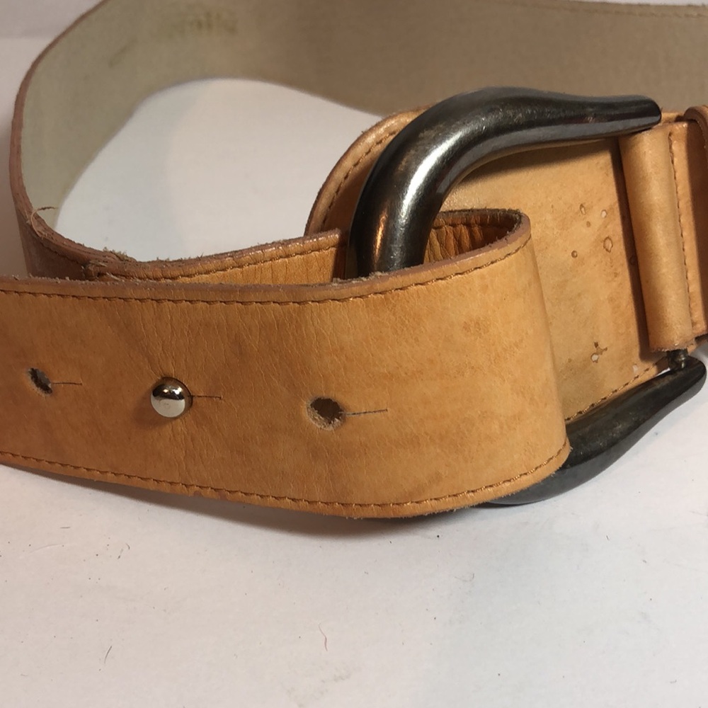 Details Leather Belt With Peg And Loop Closure - image 2